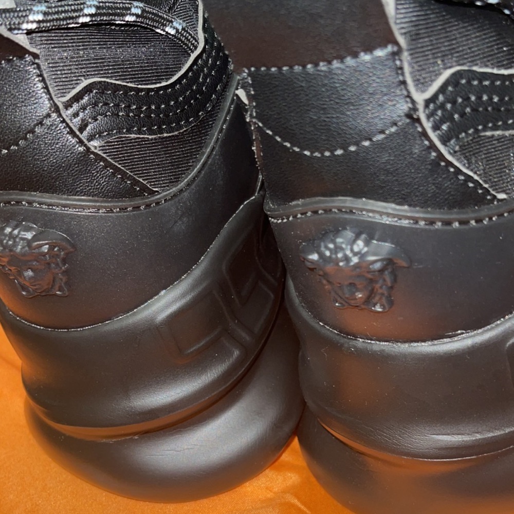 VERSACE CHAIN REACTION